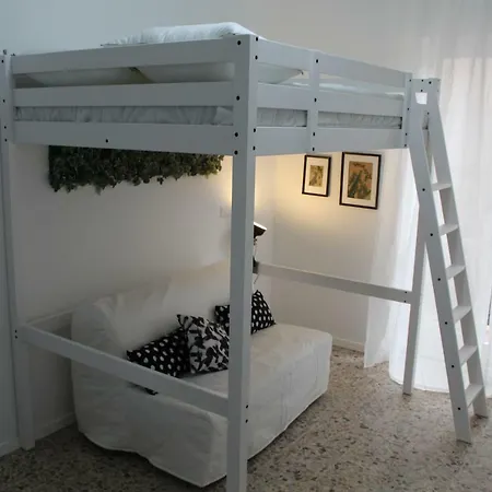 Apartment Anacreonte 7 Milan