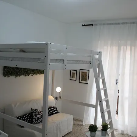 Apartment Anacreonte 7 *