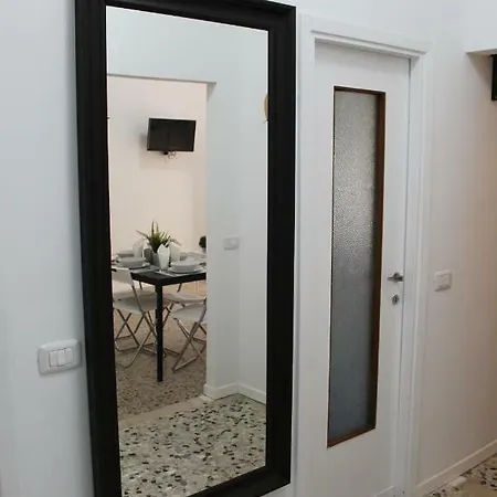 Apartment Anacreonte 7 Milan