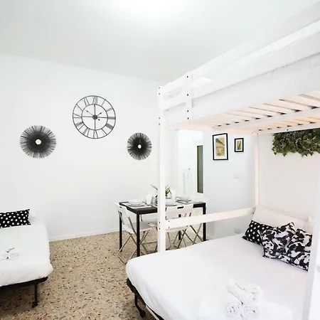 Apartment Anacreonte 7 Milan